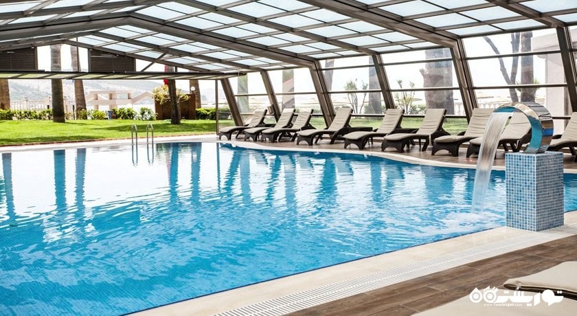 نمای استخر سرپوشیده هتل